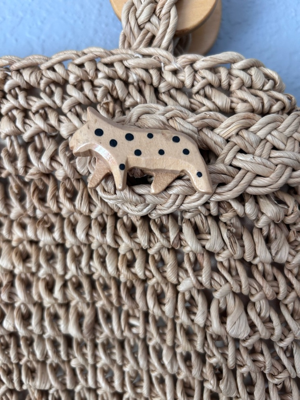 Vintage Wooden Handle Straw Bag Purse With Wooden Animal Accents - Picture 3 of 10